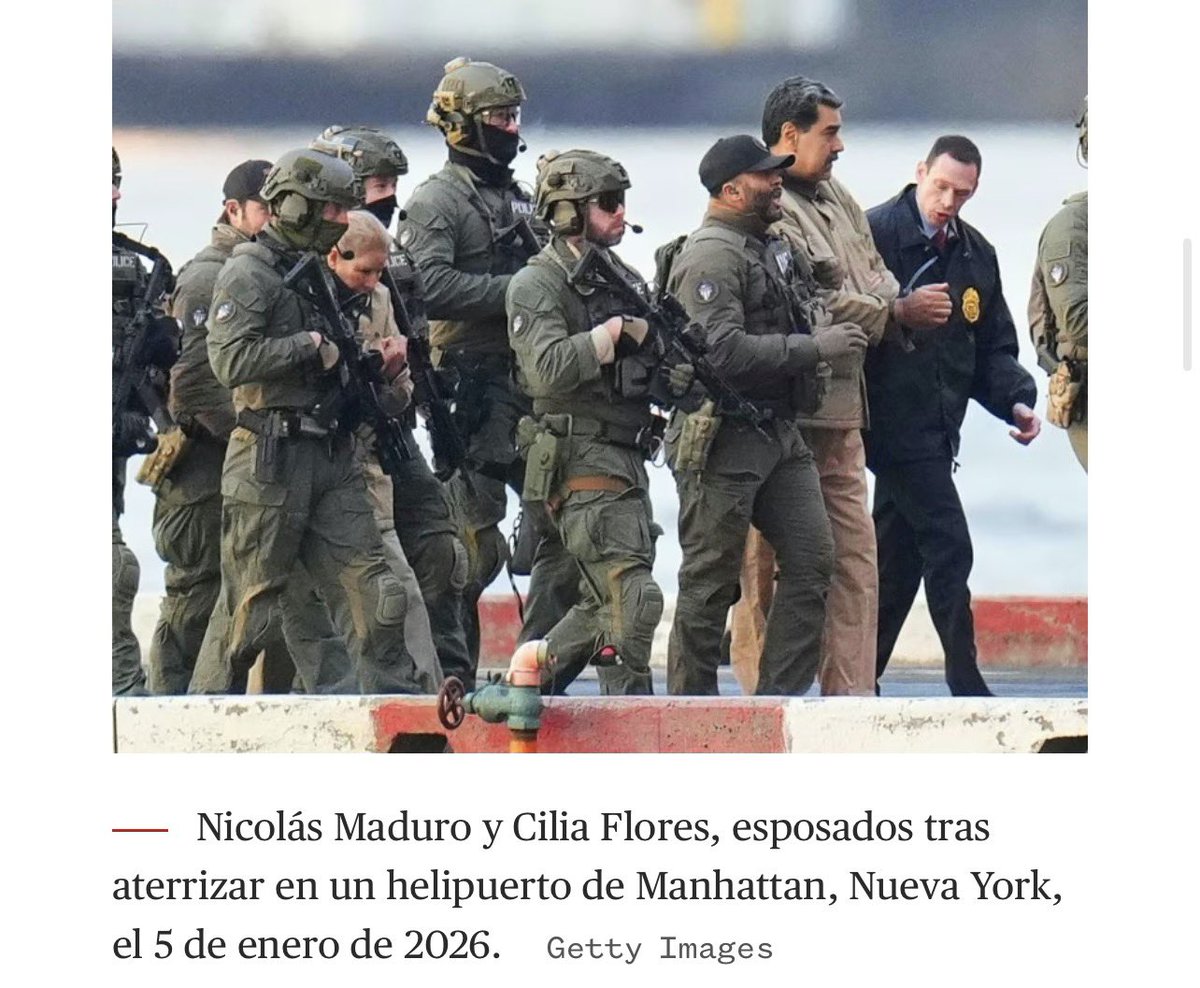 MautrimoTrivio's tweet image. Cual sensatez?
Cuál seriedad?
Cuál rigor?
Cuál moderación?

El embajador le tiró ese salvavidas a petro a último momento gracias a su gestión para conseguir esa llamada. Y petro la tomó porque está asustado y no tiene salida! 

Deje de hablar tanta fajardada!!