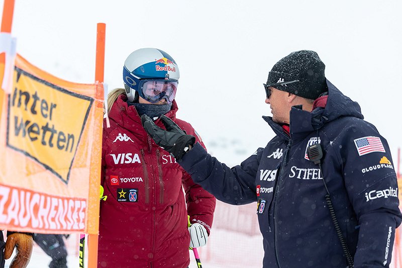 lindseyvonnfans's tweet photo. 1st DH Training done ⛷️ The weather was unfortunately really bad 🙁 I‘m glad you‘re safe in the finish @lindseyvonn 🙏🏻 #lindseyvonn #zauchensee #dhtraining 📸: APA Images https://t.co/AD6GMqTBCY