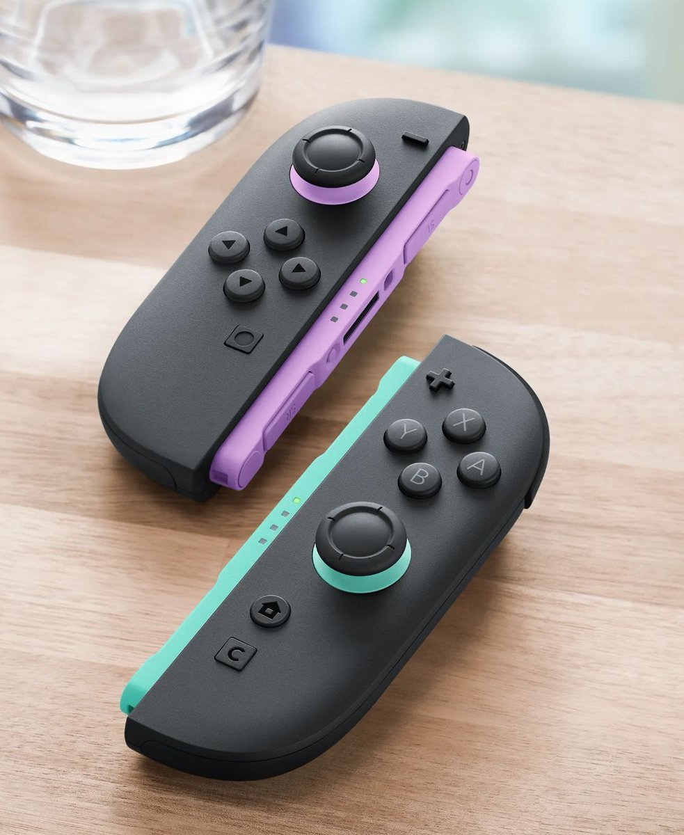 nintenleaks's tweet image. Nuevos Joy-Con oficiales para Nintendo Switch 2 de color morado claro y verde claro, se pondrán a la venta el 12 de febrero.