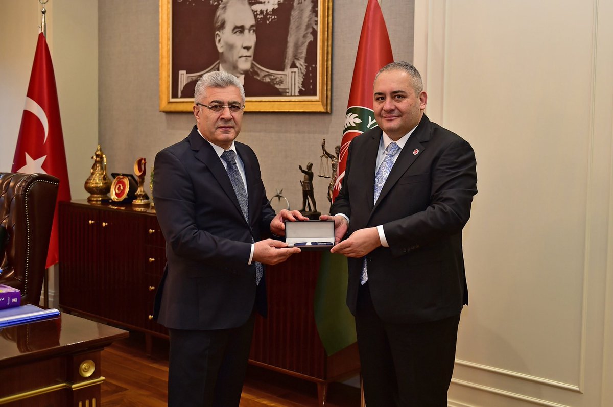 Yargıtay Cumhuriyet Başsavcısı Sayın Muhsin Şentürk’ü makamında ziyaret ettik.

Misafirperverliği için Sayın Başsavcımıza teşekkür ediyorum.