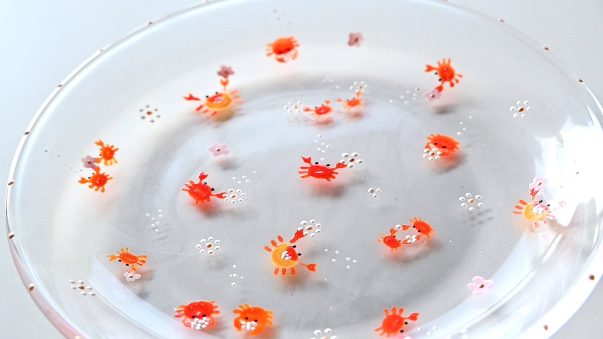 春のカニちゃんのガラス皿🦀🌸

お花を摘んで自由に遊ぶ
カニちゃんの楽しい絵皿です✨