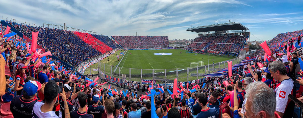 Todos sabemos que el club es un quilombo pero los precios de los abonos subieron notablemente por encima de la inflación, aún con promociones. Sacaron las 6 cuotas y no incluyen Copa. A esto se suman horarios y días nefastos. 
Estaremos, pero tiran de la soga.