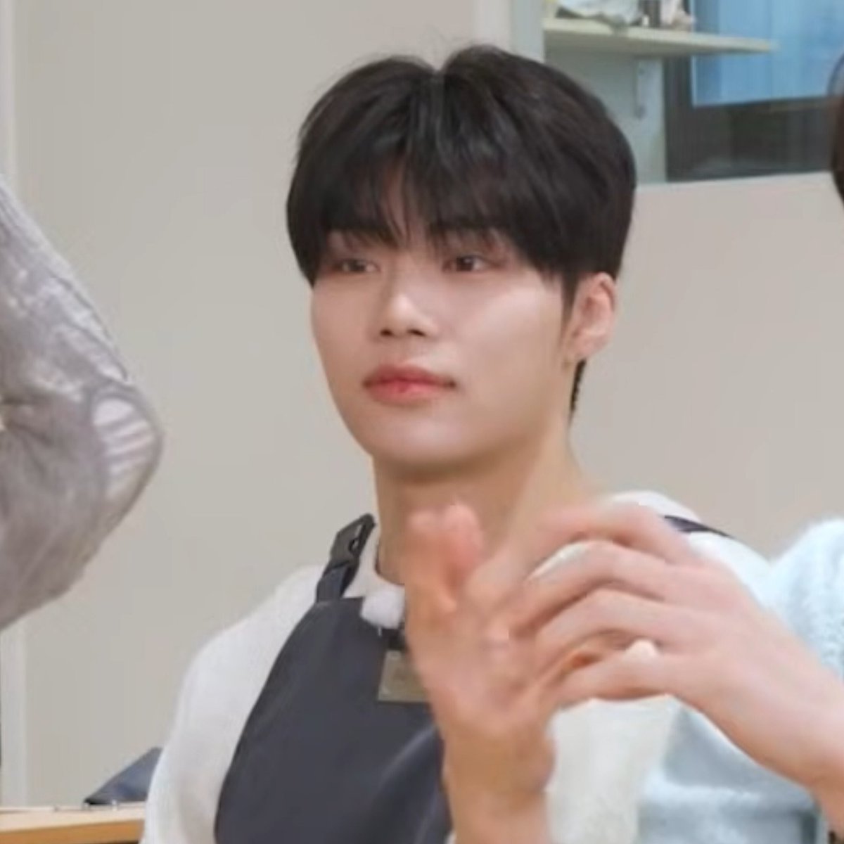 jellymintts's tweet image. poor geon when he realized his man is fated with another man and that man being gyub😭😭😭