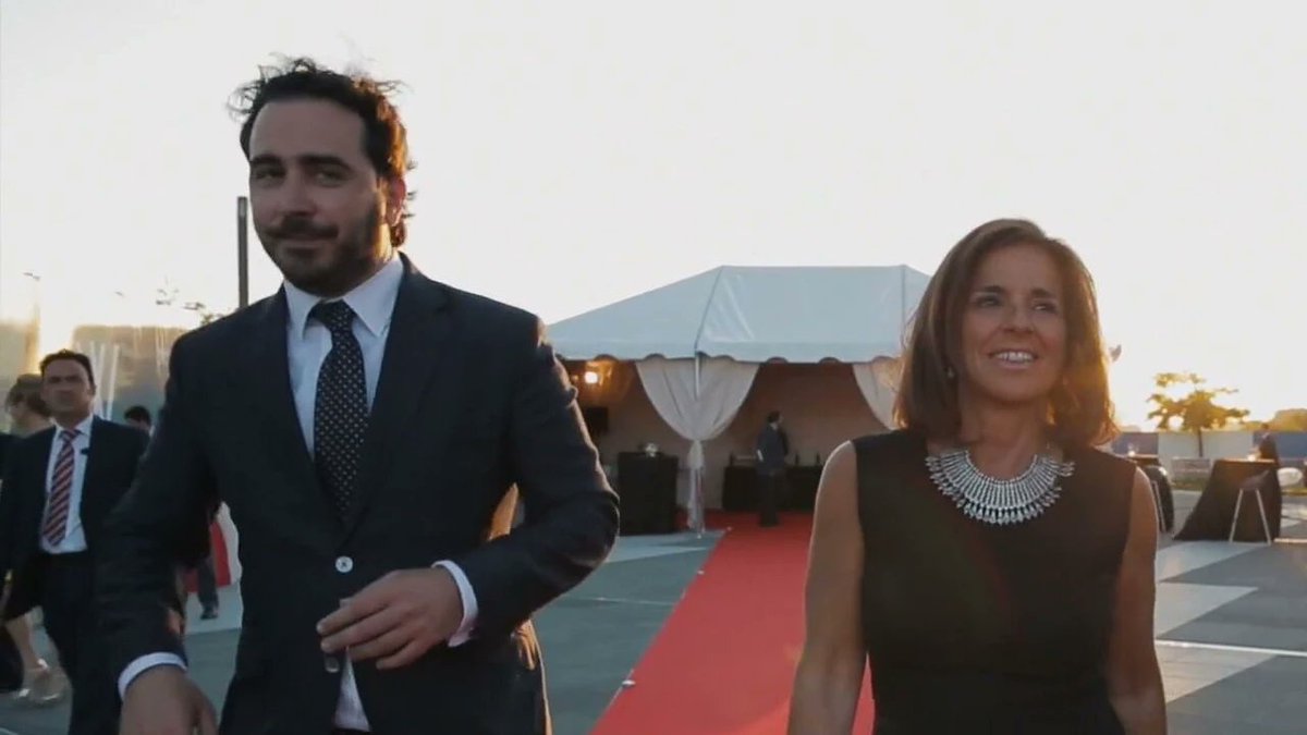 FonsiLoaiza's tweet image. Hoy, Víctor de Aldama ha admitido delitos de organización criminal, cohecho e información privilegiada. Este tipo sigue en libertad, su guardaespaldas es el ultraderechista Dani Esteve, y acaba de reabrir el restaurante cuya licencia fue concedida por Ana Botella, mujer de Aznar.