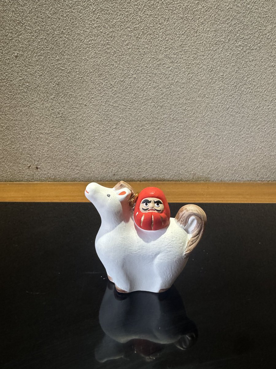 アトリエで。馬に乗る達磨さん。可愛い。