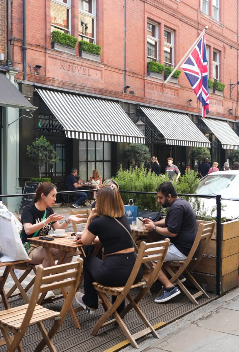 Isabelle_e3e's tweet photo. Everyone calls Monmouth the UK’s top coffee spot, but honestly, who decided that? I’ve been living here for 20 years and finally tried it. Crowded, no seating, lots of hype. Ordered a latte and a flat white judge for yourself. ☕😉 https://t.co/pb5b91VuDm