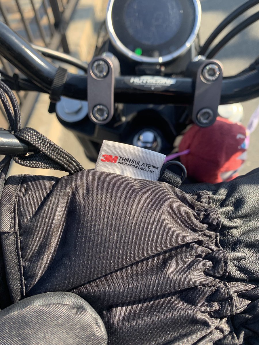 bikubiku_bike's tweet image. 3M電熱グローブデビュー！すごく暖かい、もっと早く手に入れておくべきだった！これで寒くてもへっちゃら☺️
#3M #電熱グローブ #シンサレート #max65度