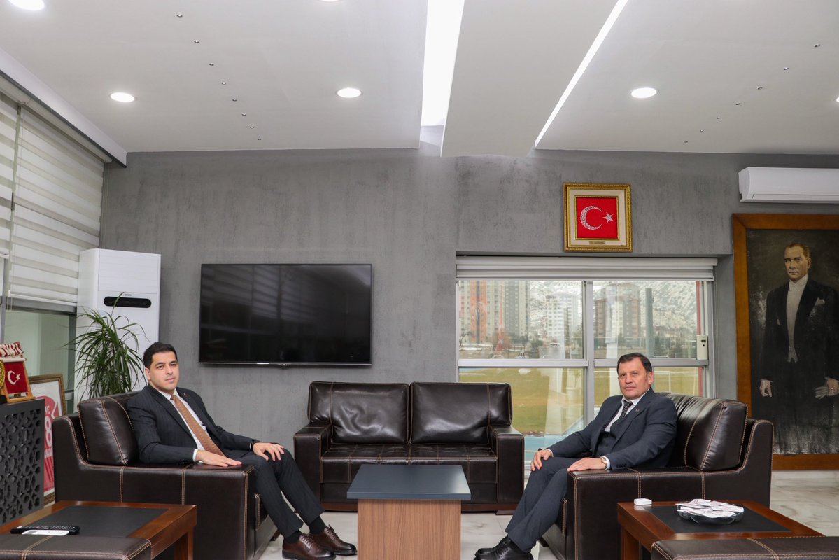 Kaymakamımız Salih Ağar; Gençlik ve Spor İl Müdürü Ali İhsan Kabakçı’yı ziyaret etti.
<a href="/kayserivaliligi/">T.C.Kayseri Valiliği</a> 
<a href="/gokmen_cicek_/">Gökmen Çiçek</a>