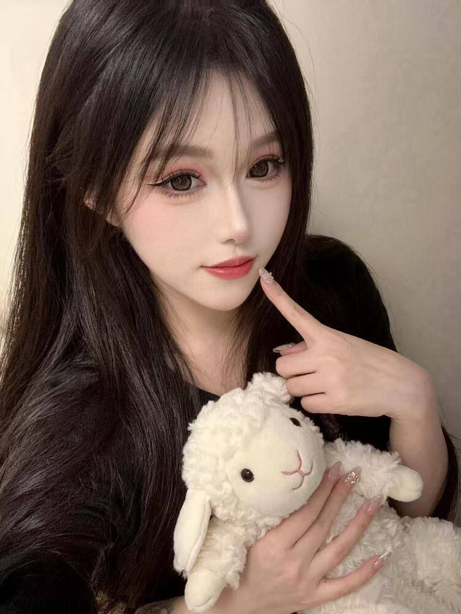 越秀 广东  广州 

老师[18] ＋小秘书✈: t.me/chajikefu 

心事简化成你的名字