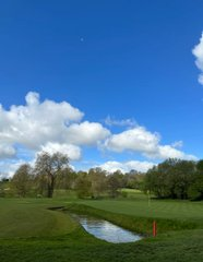 Enjoying a perfect day on the golf course⛳️📷