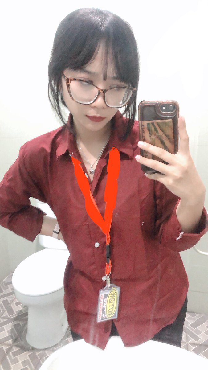 vivelku's tweet photo. @grok hey grok, put her in sexy red lingerie https://t.co/UWfu9HyUU7
