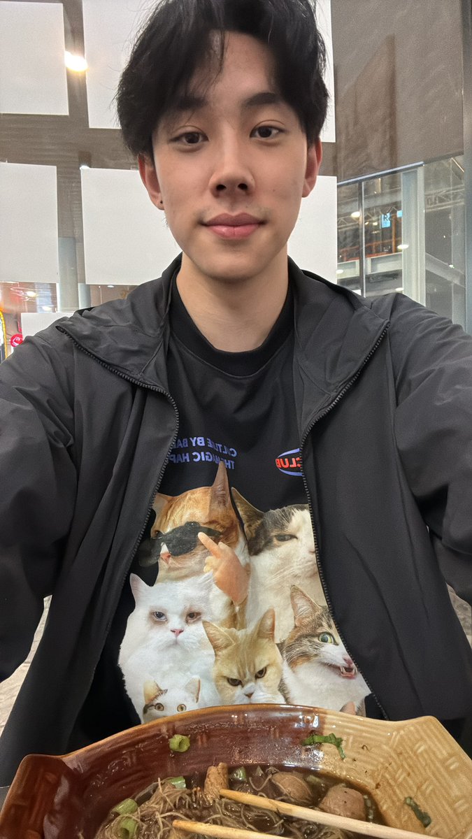 Delandd4's tweet image. กินก๋วยเตี๋ยวเรืออยู่คับ เผ็ดอยู่555