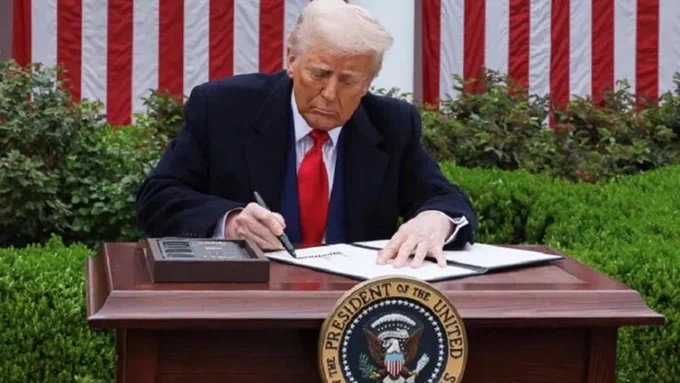 ترامپ دستور خروج امریکا از ۶۶ سازمان بین المللی را امضا کرد