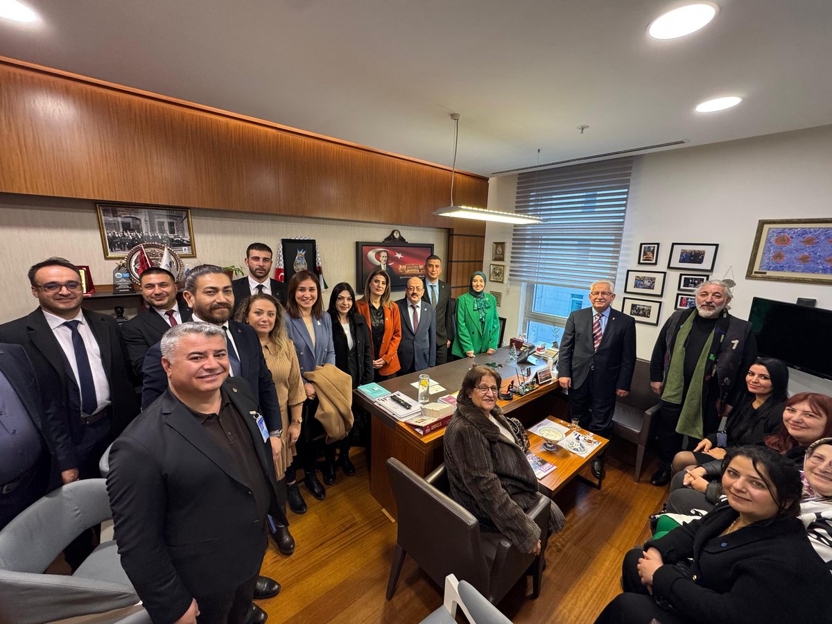 Grup Toplantımız Sonrasında İstanbul Milletvekilimiz Sn. Elif ESEN'i makamında ziyaret ettik. Değerli vekilimize misafirperverliği  için teşekkürlerimizi sunarız.
<a href="/elifesendeva/">Elif Esen</a> <a href="/KadirAbbasioglu/">Kadir Abbasioğlu</a> <a href="/kocaeliyedeva41/">DEVA Partisi Kocaeli İl Başkanlığı</a> <a href="/devapartisi/">DEVA Partisi</a>