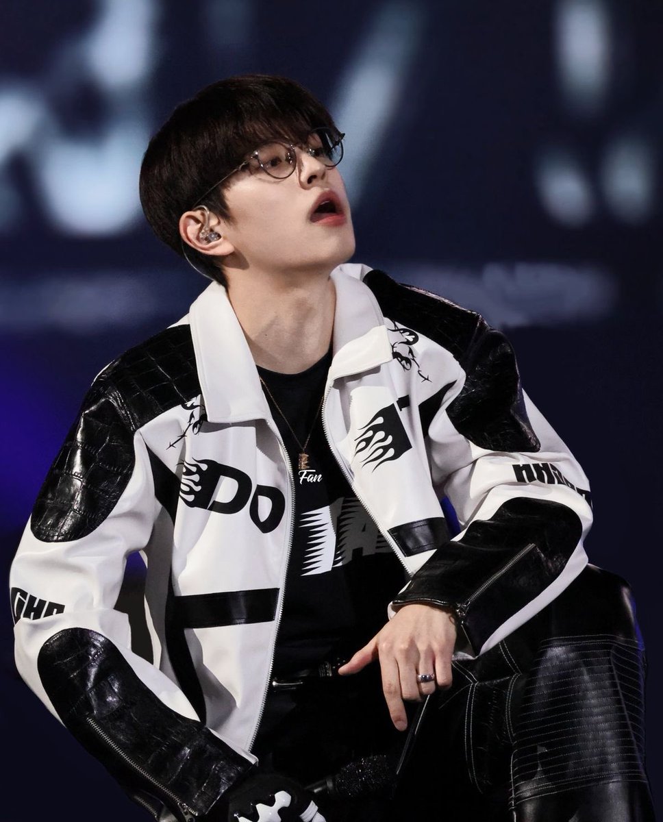 ROBOHQ's tweet image. we dont talk about this look enough