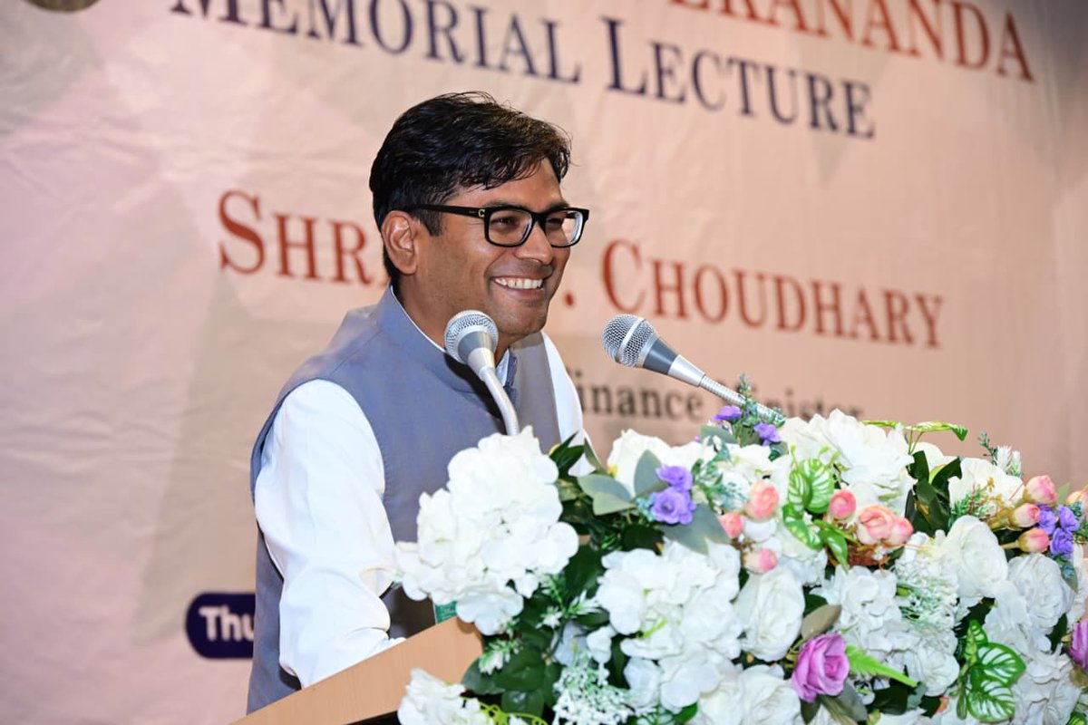 आज नवा रायपुर स्थित हिदायतुल्लाह नेशनल लॉ यूनिवर्सिटी में आयोजित 5वें  स्वामी विवेकानंद स्मृति व्याख्यान में सम्मिलित हुआ। इस अवसर पर ...