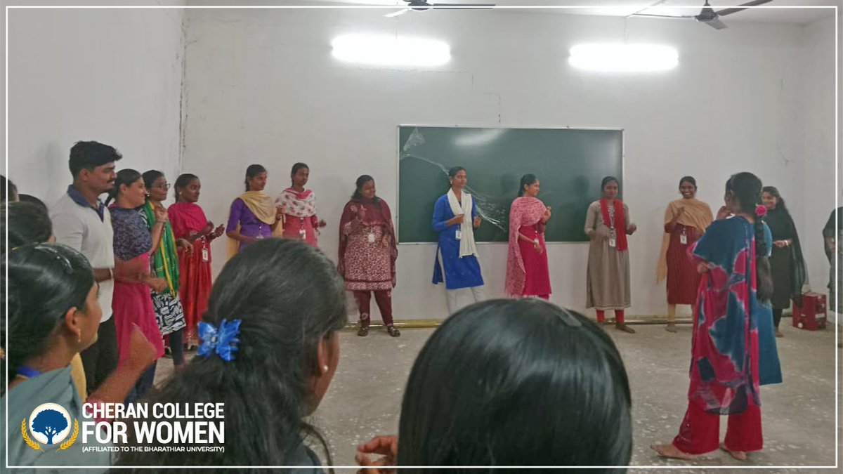 Cherancollege's tweet image. Cheran College for Women, Kangayam held a 3-day Magic Bus CSR Livelihood Program (Jan 5-7). 40 students gained vital skills in resume building &amp;amp; GDs from Mr. Akshay Kannan. Empowering future careers! 🎓✨ #Placement #CSR #MagicBus #CareerReady #CheranCollegeforWomen #Tirupur