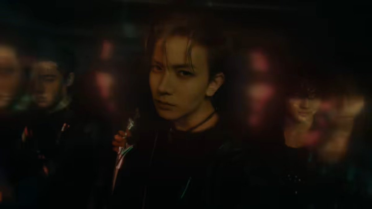 PR0DHEE's tweet photo. HEESEUNG — KNIFE https://t.co/qaGut3hweV