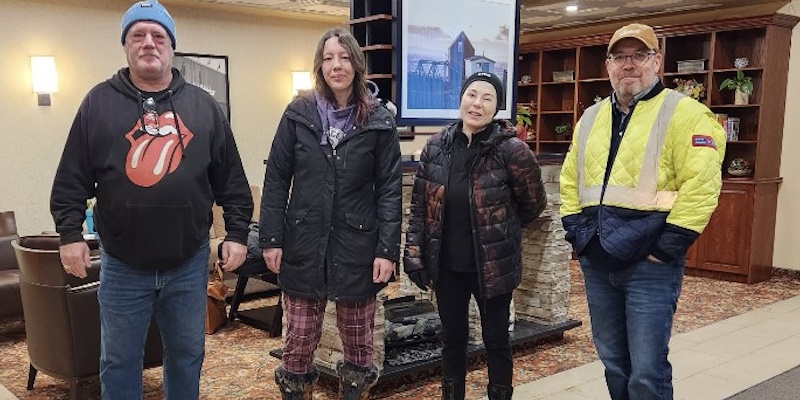 Gander residents show up in droves to shuttle stranded airline passengers to and from hotel.
vocm.com/2026/01/08/gan…