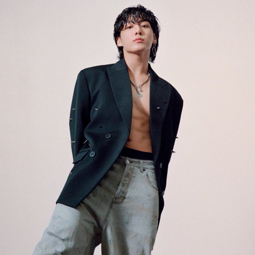 btschartsdailyc's tweet image. 📊| #Jungkook's “Seven” becomes the FIRST male debut song in history to spend 3 consecutive years on Melon Year End Charts! 🇰🇷

CONGRATULATIONS JUNGKOOK