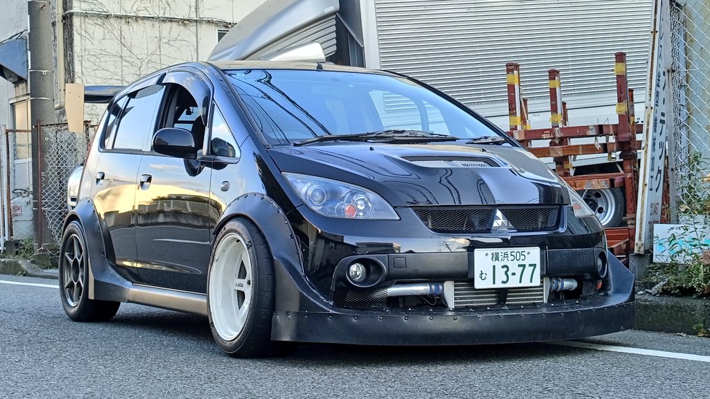 ColtRCult's tweet image. #年始なので自己紹介する
変なコルトと白い軽自動車