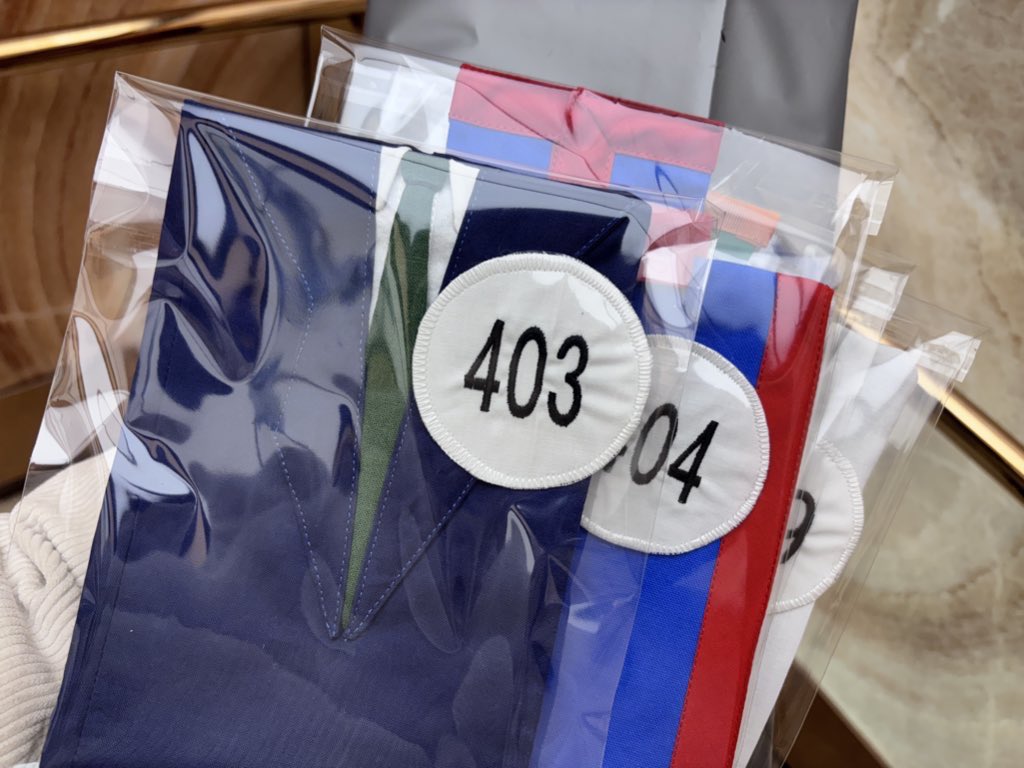 헌온 협력했어요☺️

안올려주셔서 마음에 안드신건가 했거든요 
근데 행사가 취소래요 미리 말씀 주셨으면 좋았을 테지만요..,, 
그동안 속상했거든요.,,
사진은 올려주실 것 같아서 제대로 안찍어놨네요☺️

#hxh 헌터헌터 북커버

헌터시험편으로 자유롭게 제작 원하셨어요!