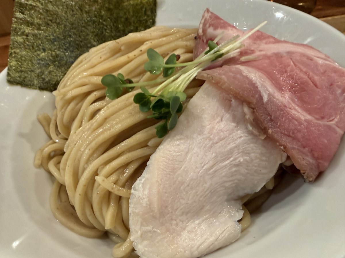 まさむねこページ 紙のママ猫をレスキュー！500匹の子猫とDIY紙の家！ - YouTube