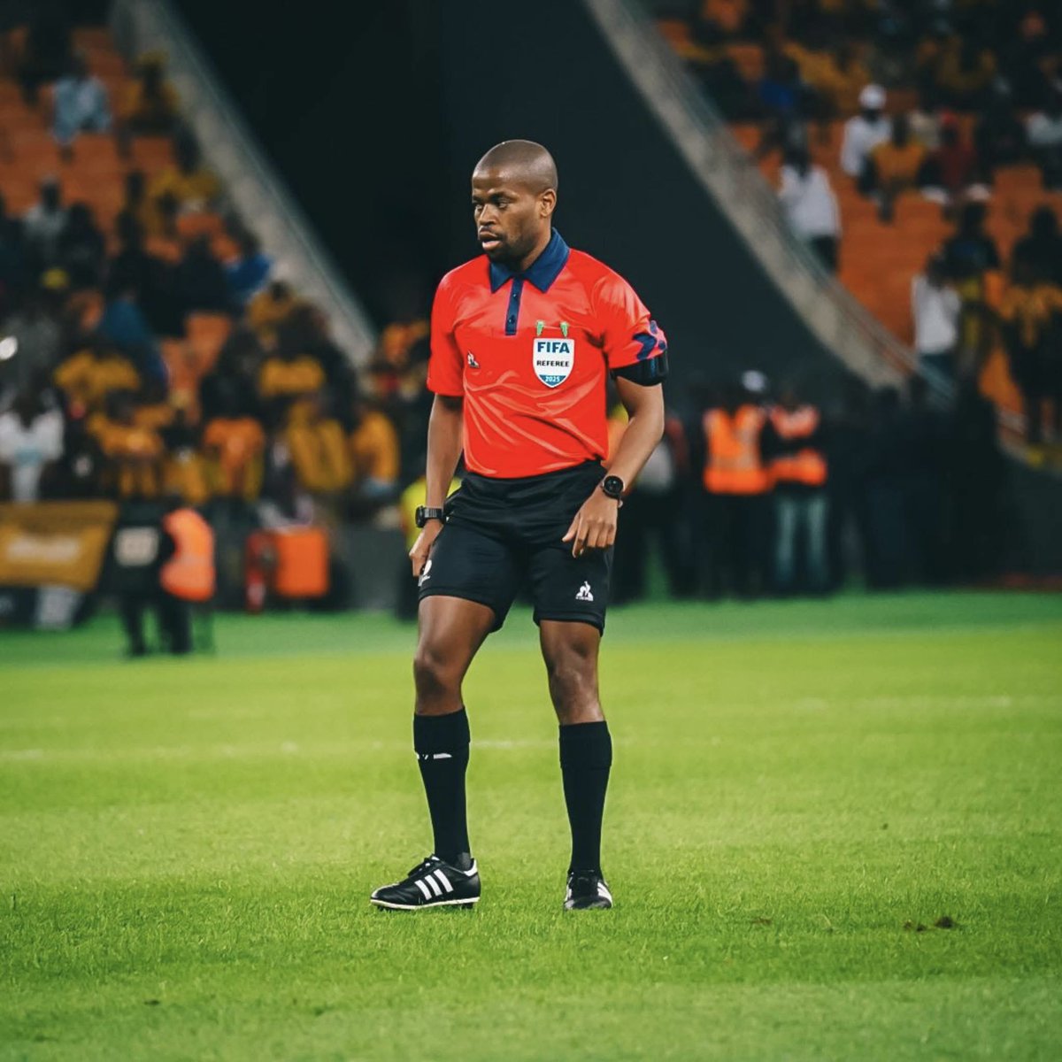 Mali vs Senegal will be officiated by Abongile Tom tomorrow. 🚨🇿🇦

🗓️ Quarterfinal clash
⏰ Kick-off: 5pm (local time)

📺 VAR: Chimene Brighton 🇿🇼 

So far, this remains the only official refereeing appointment confirmed for the AFCON 2025 quarterfinals.

The remaining matches