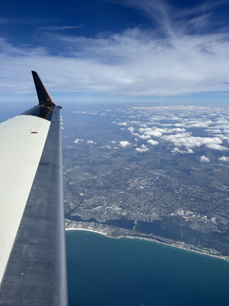 FlyPJets's tweet image. Leaving footprints in the sky and dreams on the horizon 🌊 🛩️

privatejetsinc.com | #privatejets #jetcharter #charter #flyprivate #jets #travel