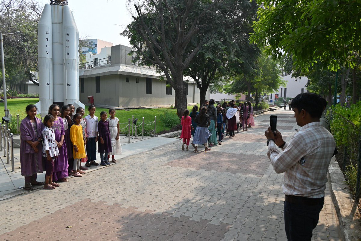 GujScienceCity's tweet photo. વિજ્ઞાનની અદભૂત દુનિયામાં મુલાકાતીઓની ખુશીની ઝલક
ગુજરાત સાયન્સ સિટીમાં શીખવાની સાથે અનુભવની અનોખી સફર!
પરિવાર, મિત્રો અને બાળકો સાથે આવો અને વિજ્ઞાનને નજીકથી અનુભવો
#GujaratScienceCity #ScienceForAll #VisitorMoments #LearningWithFun #ExploreScience #FamilyTime #ScienceExperience
@PMOIndia @CMOGuj @GovernorofGuj @IndiaDST @DSTGujarat @InfoGujarat @drvrajesh @arjunmodhwadia