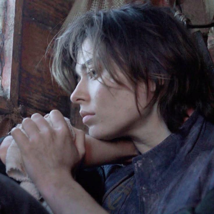 sapphicslike's tweet image. lesbian princess kit