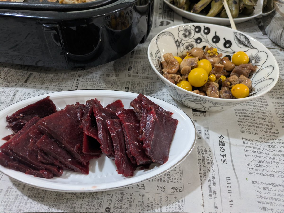 Roco609's tweet image. ねむさん家で昼から呑んで食べてダラっと喋るだけの集まり🍶白子炙ったり、赤貝捌いたりきんかん煮込んだり、1人ではやる気でないおつまみを一緒に作るのも楽しかった！こういうの好き！🥳