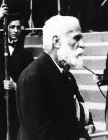 Arturetart's tweet photo. Antoni Gaudí també feia un @mantincelcatala sempre, amb tothom i arreu. https://t.co/pYNFjyajQE