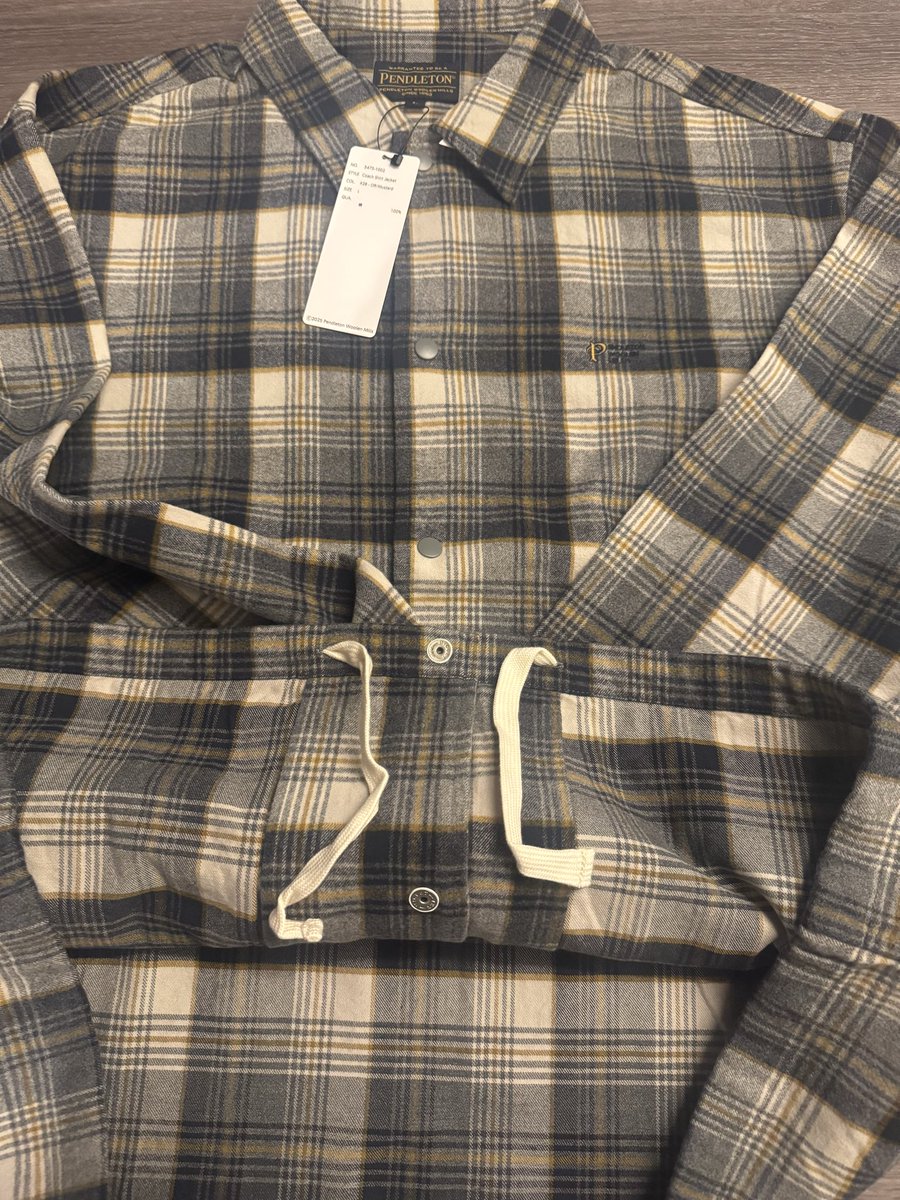 nowhere_nextone's tweet photo. PENDLETONのコーチシャツジャケット
チェック柄と色合いが今季ぽかったのと、フロントがスナップボタン・裾に紐が付いている(写真2枚目)・右胸のロゴ、などが気に入って購入。 https://t.co/y11JMSIVJR