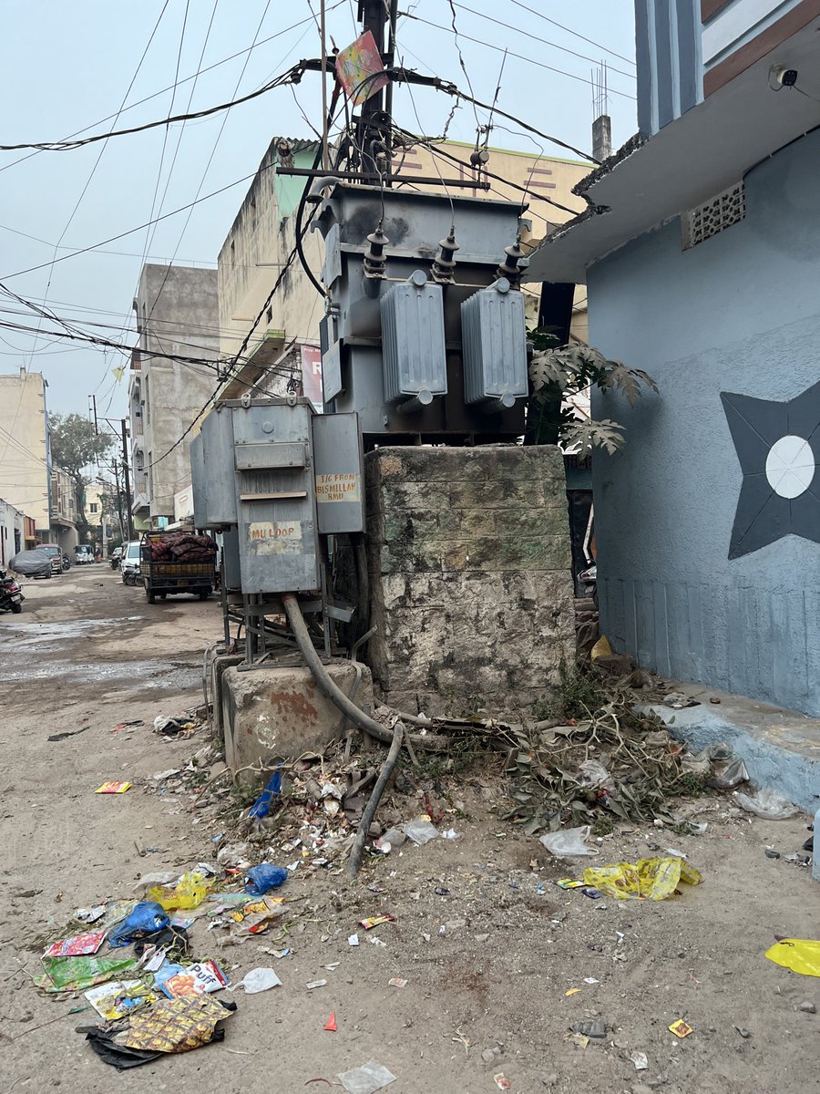 iosdev48's tweet photo. High voltage electrical wires are running dangerously close to residential balconies and window at this location. This poses a serious and immediate safety risk to residents and passersby. Urgent inspection and corrective action are requested.
@TelanganaCMO @tgspdcl @MohdMubeen58 https://t.co/SVMgpCdKvP