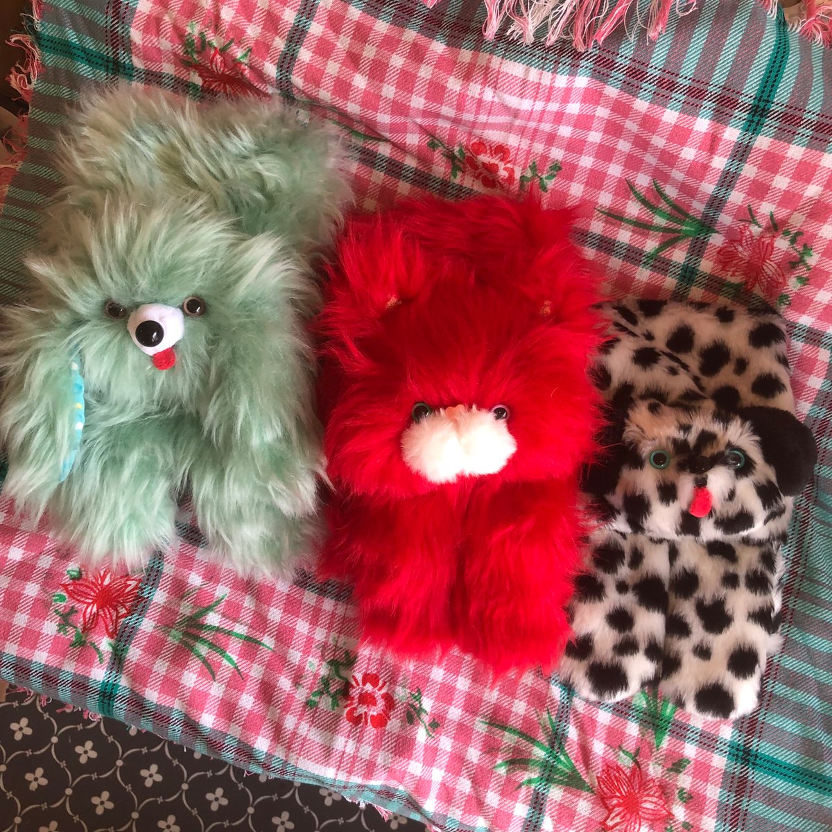 ハンドメイドのぬいぐるみマフラーです🧣
超ボリューミーです❣️
寒い日のお出かけの強い味方☺️
シーズンオフは長いぬいぐるみとしてお部屋に住まわせてあげてください❤️
明日夜通販に掲載の予定です🆙
またお知らせいたします☺️