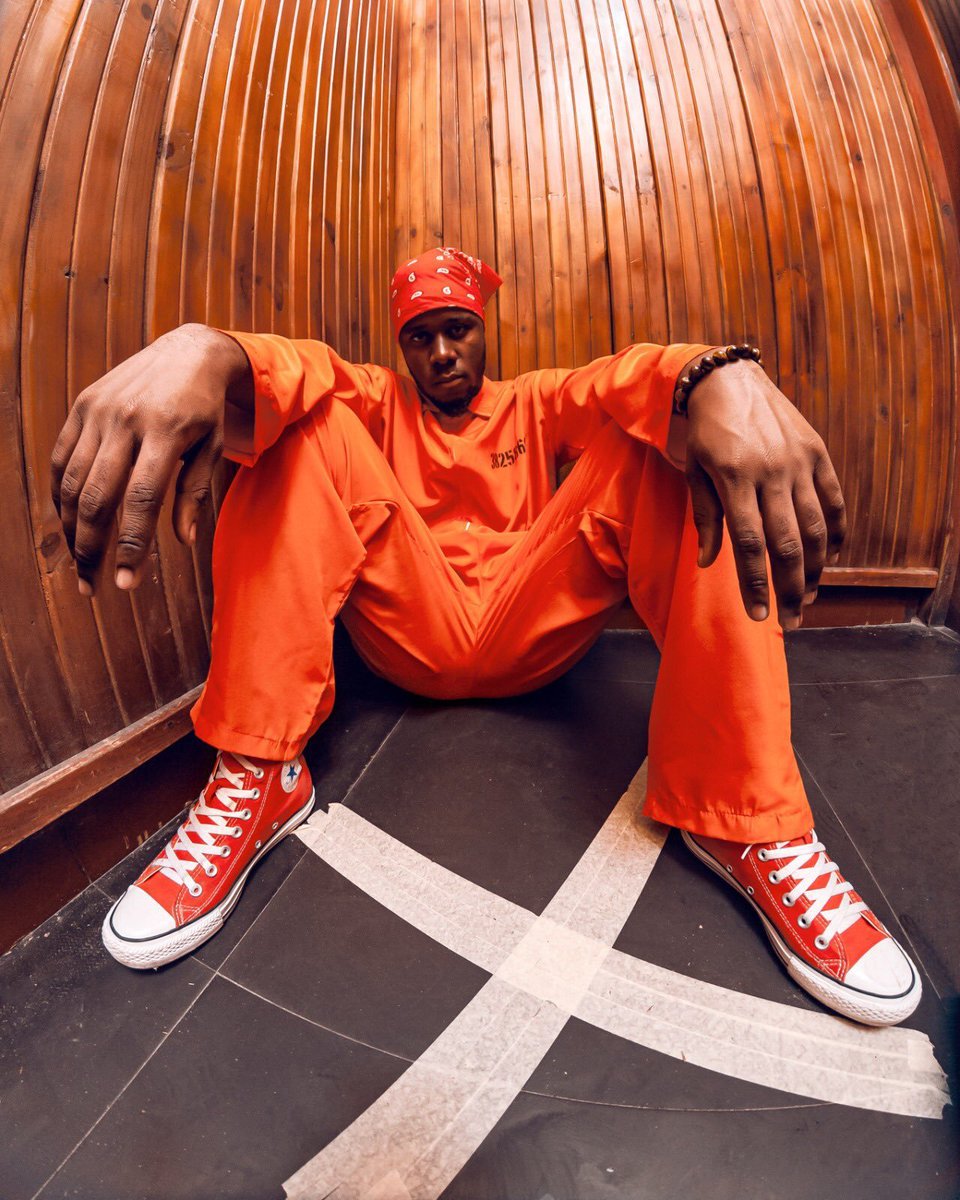 DullahTheking2's tweet image. Tunaambiwa maarifa kibao yamefichwa katika vitabu, na kwa bahati mbaya wengi wetu hatuna kipaji cha usomaji.

Ila nakuhakikishia kuna Maarifa mengi pia yanapatikana katika Muziki wa DIZASTA VINA

Ushindwe wewe tuu kuyaokota 👊🏾

NB: "Hizi ngumu hawaDance wakina Angel Nyigu"