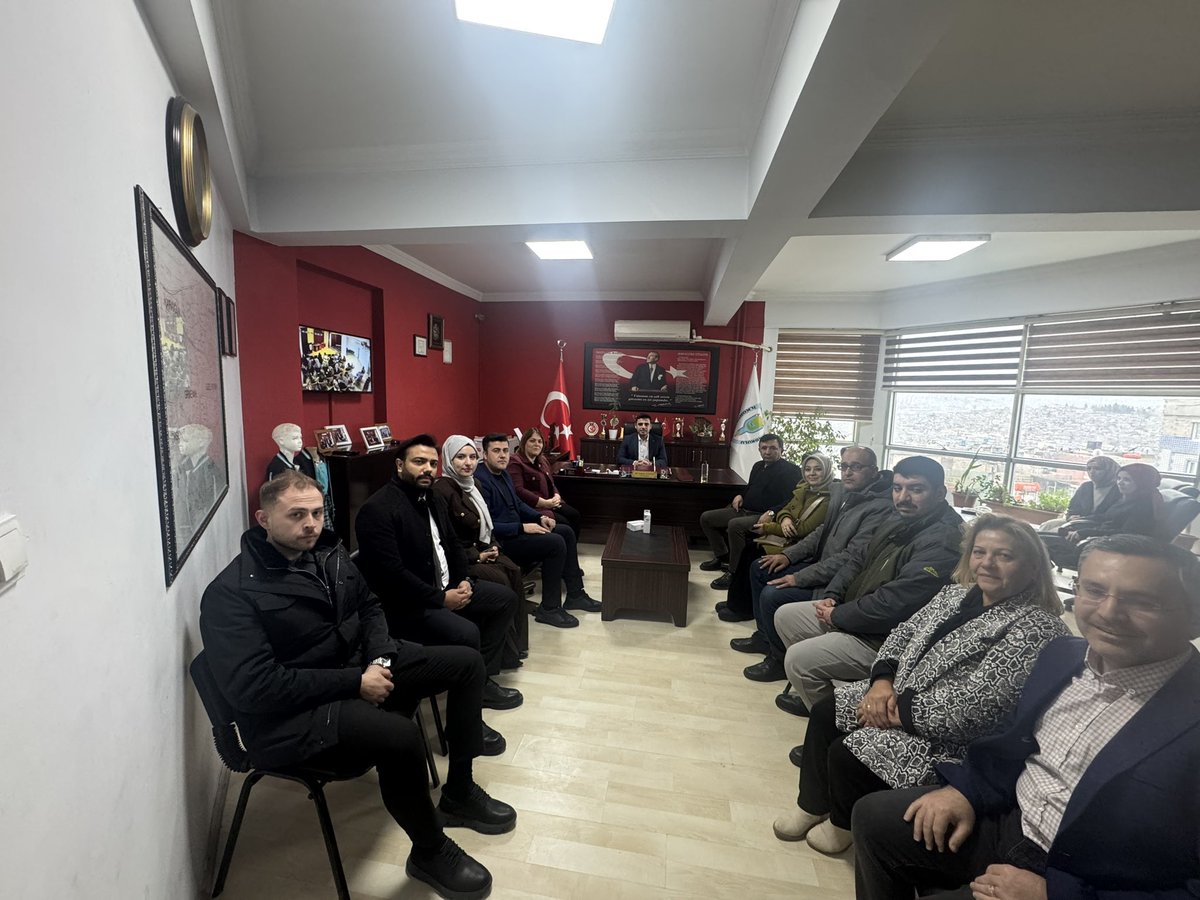 Gaziantep’te eğitim alanında yapılan çalışmalar kapsamında,
Kıbrıs İlkokulu / Ortaokulu’na gerçekleştirilen kurum ziyareti sırasında; İlçe Başkan Yardımcımız Sayın Salih Mehtap, Kadın Kolları Başkanımız, Gençlik Kolları Başkanımız ve yönetim kurulu üyelerimiz ile birlikte,