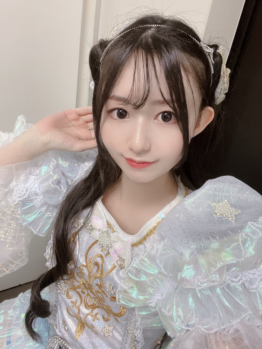 みんなこんみぃたん🌙

今日はみんなどんな一日だった〜❓
みぃは今日から学校が始まって久しぶりにお友達に会えて嬉しかったです( *´꒳`*)

明日から普通にテストや授業があるけど💦

しっかりと気合い入れて頑張ります( °̀ﾛ°́)و

おやすみぃたん💕
 #サザクロ #アイドル #研修生 #新山瑞樹