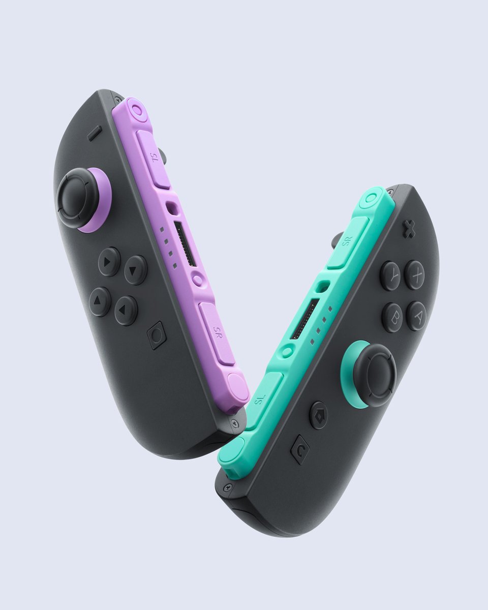 NintendoES's tweet image. Estos mandos Joy-Con 2 en tonos morado claro y verde claro se pondrán a la venta el 12 de febrero, es decir, ¡el mismo día del lanzamiento de Mario Tennis Fever en #NintendoSwitch2!