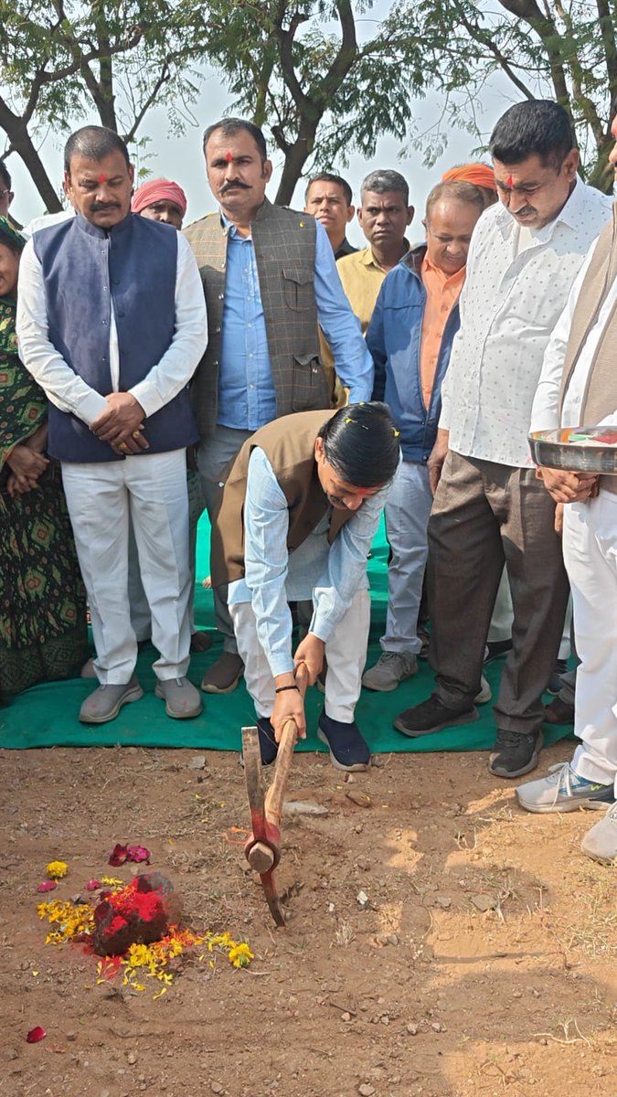 RameshKataraMLA's tweet image. જ્યાં પુસ્તકો હશે, ત્યાં ઉજ્જવળ ભવિષ્ય ઘડાશે.

સંજેલી તાલુકાની પ્રાથમિક શાળા, થાળા ખાતે અંદાજિત ₹25 લાખના ખર્ચે નવીન નિર્માણ પામનાર લાઇબ્રેરીનું ખાતમૂહુર્ત કરવામાં આવ્યું. 

આ પહેલ બાળકોના સર્વાંગી વિકાસ માટે આશાનું કિરણ બનશે. 📖

#EducationForAll #BrightFuture #LibraryInSchool