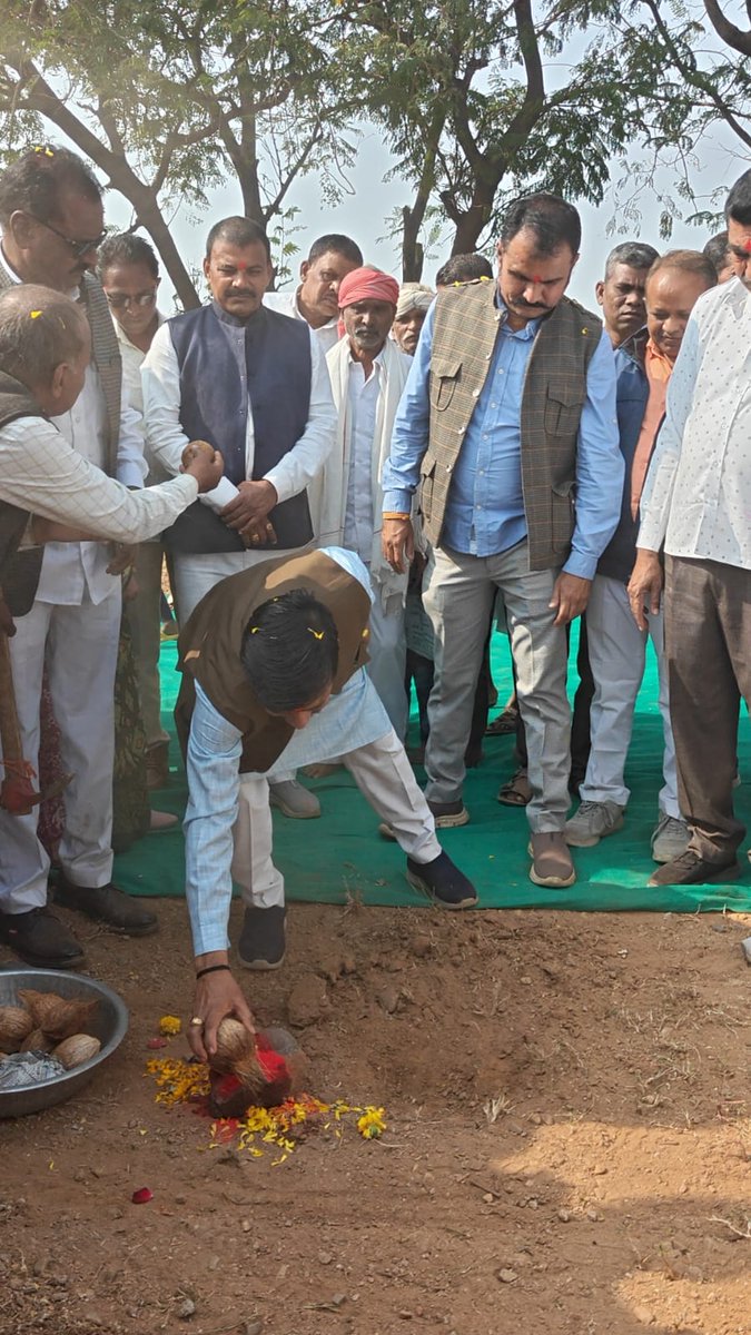 RameshKataraMLA's tweet image. જ્યાં પુસ્તકો હશે, ત્યાં ઉજ્જવળ ભવિષ્ય ઘડાશે.

સંજેલી તાલુકાની પ્રાથમિક શાળા, થાળા ખાતે અંદાજિત ₹25 લાખના ખર્ચે નવીન નિર્માણ પામનાર લાઇબ્રેરીનું ખાતમૂહુર્ત કરવામાં આવ્યું. 

આ પહેલ બાળકોના સર્વાંગી વિકાસ માટે આશાનું કિરણ બનશે. 📖

#EducationForAll #BrightFuture #LibraryInSchool