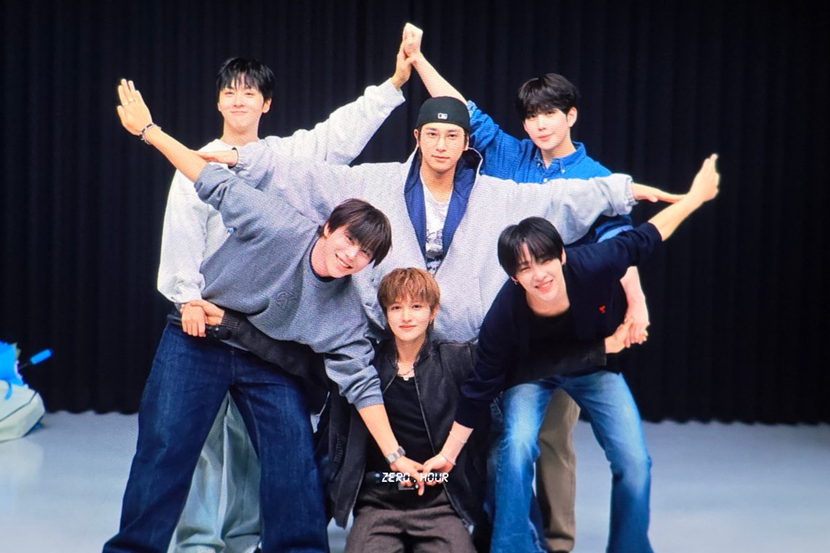 ZEROHOURmz's tweet image. 260108 
🐴🍀🌟
#BAE173 #비에이이173