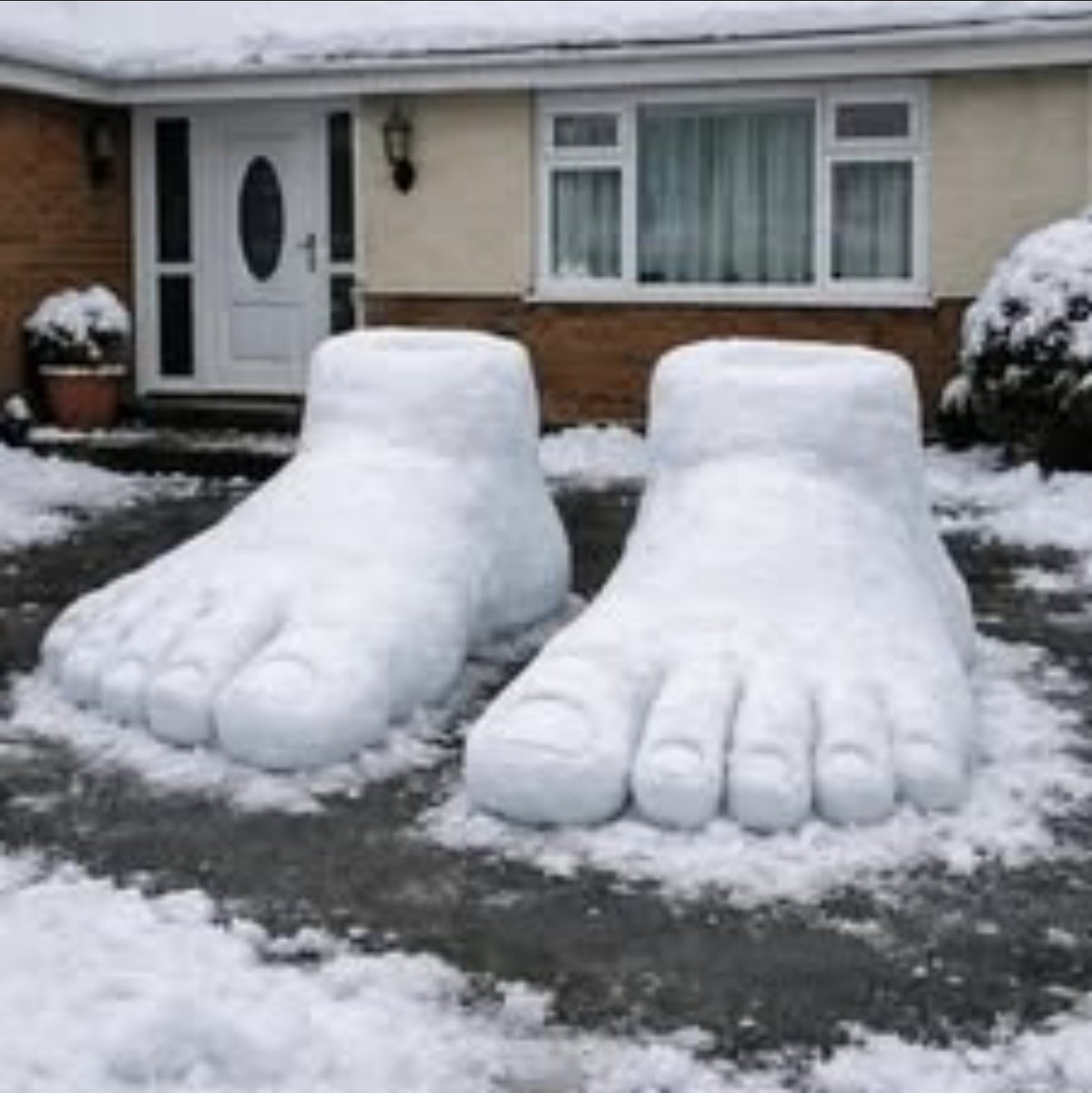 <a href="/JamesMelville/">James Melville 🚜</a> Two feet in Aberdeen