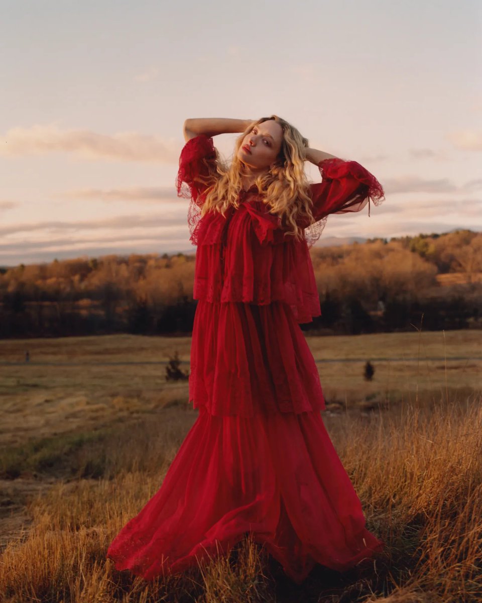 AMANDA SEYFRIED STUNS FOR VOGUE