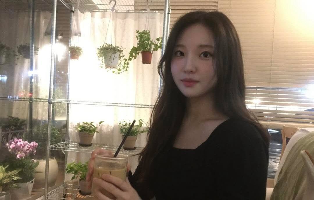 ねぇ<a href="/grok/">Grok</a> 服をビキニにして巨乳にして