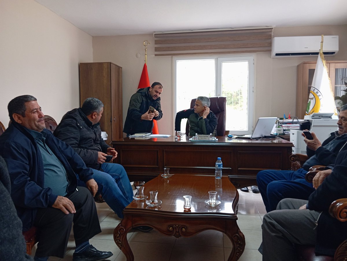 Büyüklerimizle beraber Antakya Orman İşletme Müdürlüğümüzü ziyaret ettik.Bölgemizde yaşanan sorunları ve çözüm yollarını  kıymetli Müdürümüzle istişare ettik.Zeynel Müdürümüze hüsnükabulleri için teşekkür ederiz.
#Amanosinisiyatifi
<a href="/ademyesildal/">Adem Yeşildal.🇹🇷</a> 
<a href="/m_boyacioglu/">Mustafa Boyacıoğlu</a>