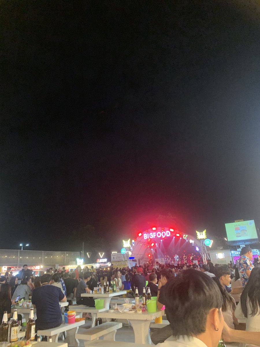 บิ๊กฟูดแหลมฉบัง คืนนี้หล่อๆ 54 ทักได้เลยน่ะค่ะ เดียวพากลับห้อง😛🌈🐍🍼💦 #ศรีราชา #แหลมฉบัง