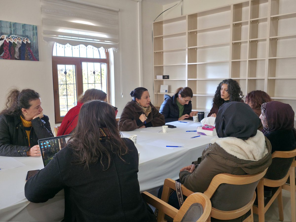 🟣 Kadın Çalışmalarına Dair Toplantı Gerçekleştirildi 

Belediyemiz tarafından yürütülen kadın projelerinin güçlendirilmesine yönelik yürütülen çalışmalar kapsamında, NAVJIN Kadın Yaşam ve Dayanışma Merkezi’nde değerlendirme toplantısı gerçekleştirildi. 

Toplantıya; Eşbaşkanımız