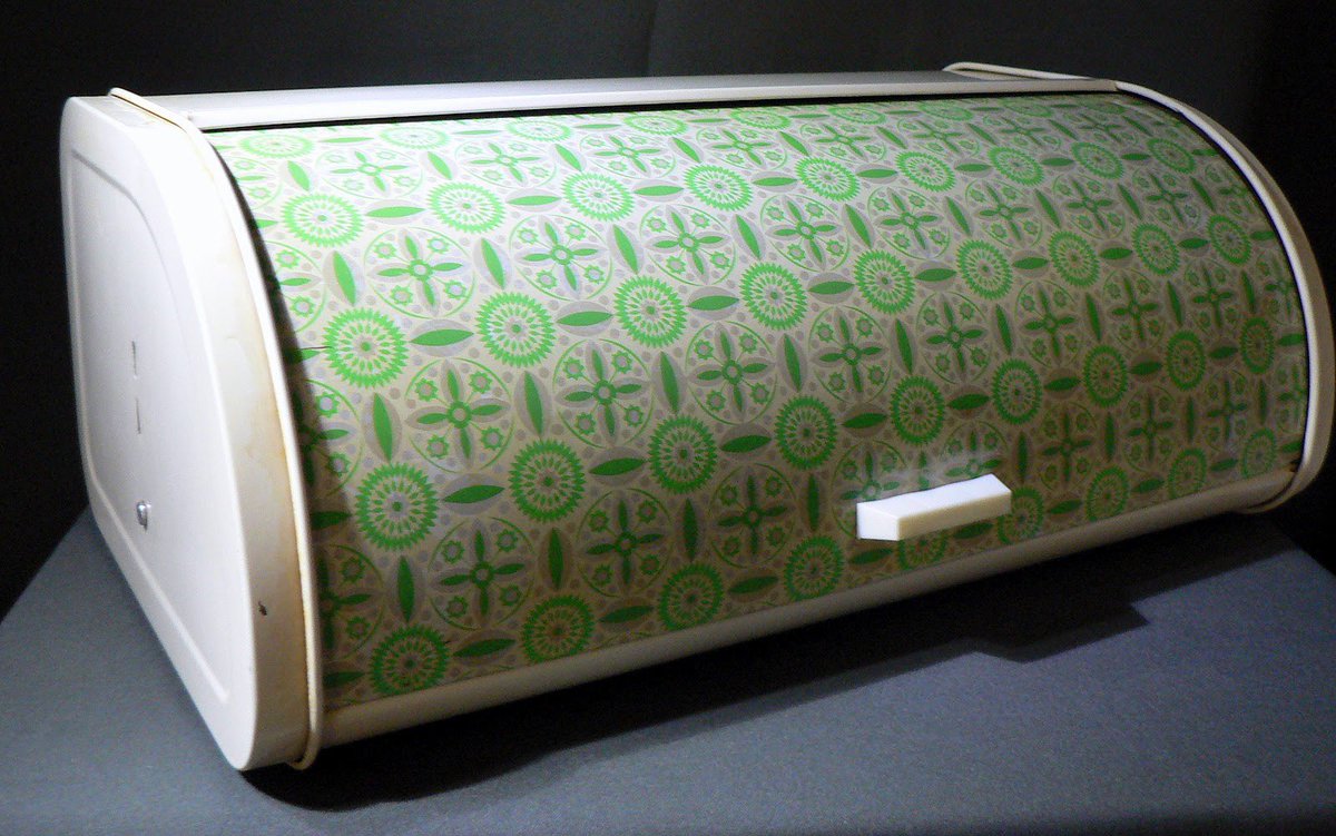 harryelsocio's tweet image. Gente que dejó la talega del pan para hacerse los modernos y se pasaron a esta mierda. Mis padres nunca sucumbieron porque eran unos señores.